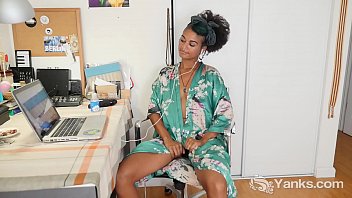 Yanks Ébano Lola Rose Juega Con Su Coño