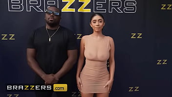 Violet Myers Deja Al Descubierto Su Delicioso Agujerito Para Los Paparazi