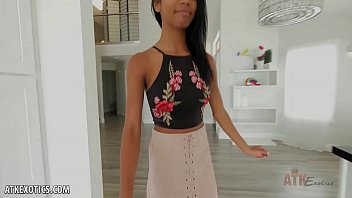 Ebony Ardiente Nia Nacci Abre Su Coño Bien Abierto