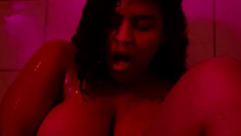 Sola En La Ducha Con Gaia Monroe