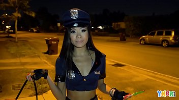 Joven Asiática Vina Sky Follada En Halloween