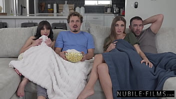 Noche De Películas De Terror Con Aria Valencia Y Kenzie Love Se Convierte En Una Sesión Ardiente – S44:e11
