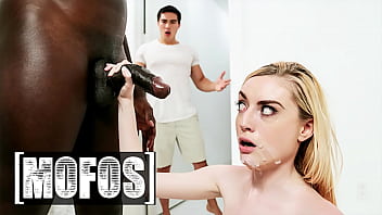 Rubia Ardiente (katra Collins) Engaña A Su Novio Con La Enorme Polla Del Vecino – Mofos
