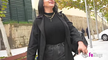 Tour Sexual En Madrid. Las Enormes Tetas De Nelia Estrada Conocen La Capital