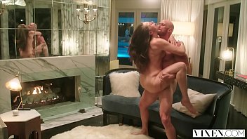 Tori Black Se Deja Dominar Por Una Polla Enorme
