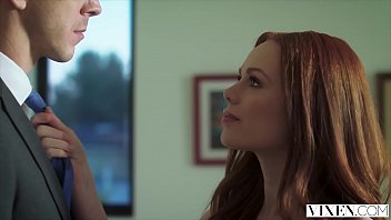 Atada Y Dominada: Ella Hughes Suplica Por Sumisión