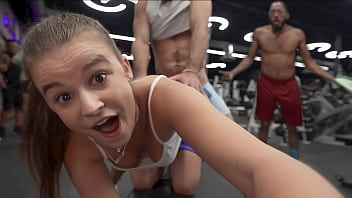 Adolescente Infiel Pillada En Un Caliente Encuentro En El Gimnasio Por Su Novio