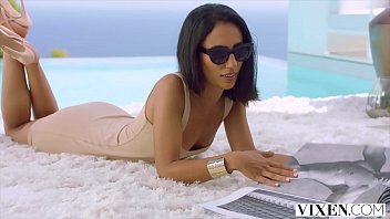 Sensual Modelo Sabe Lo Que Quiere Y Toma El Control
