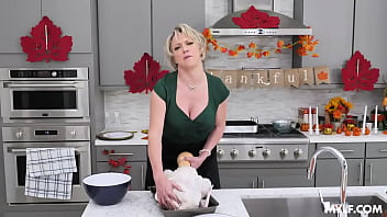 Cena Caliente Con Una Milf Traviesa