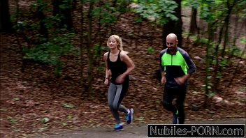 Entrenador Folla A Rubia Ardiente En El Gimnasio